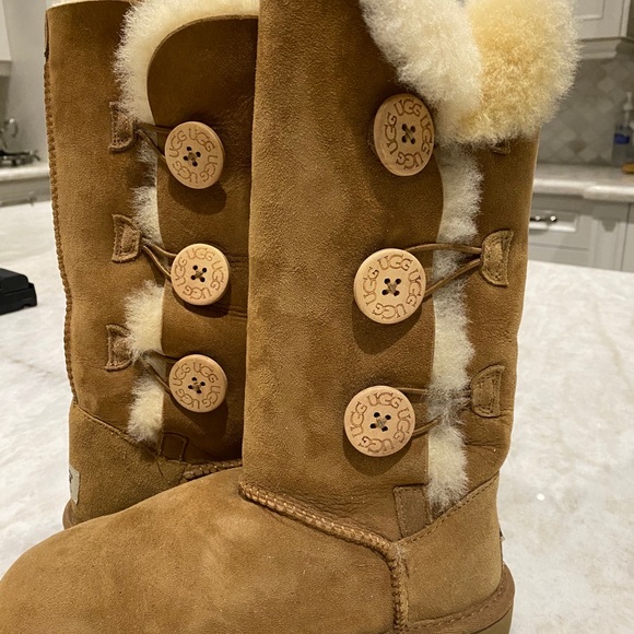 UGG Tall Bailey Button - Picture 7 of 9